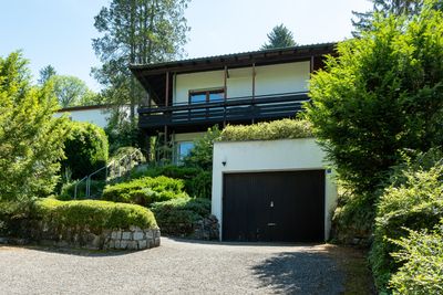 Entwicklungspotenzial in gefragter Lage – Haus mit Einliegerwohnung auf großzügigem Grundstück