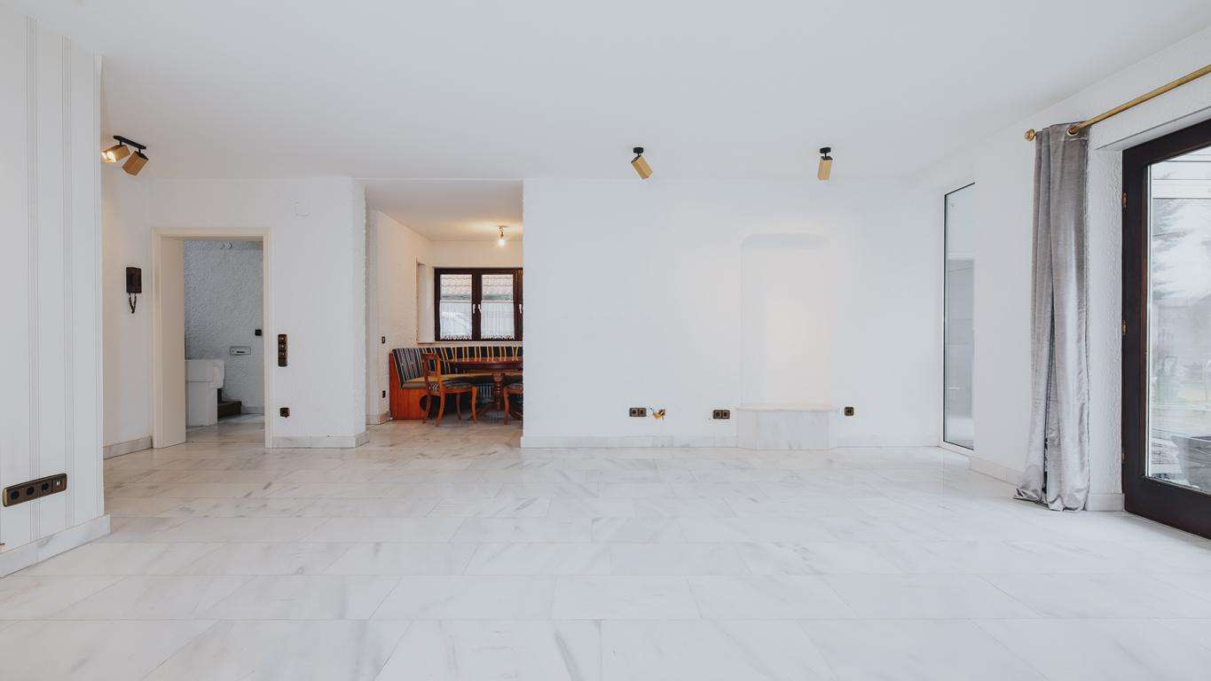 Immobilie in Breisach am Rhein - Vielseitig nutzbares Einfamilienhaus mit Büroeinheit und Einliegerwohnung in Breisach-Hochstetten - Bild 5