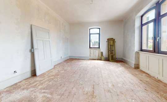 Alter Bahnhof mit Blick auf die Haardt | Gegenüber Kurpfalz Carré & Ärztehaus  | Sanierungspotential