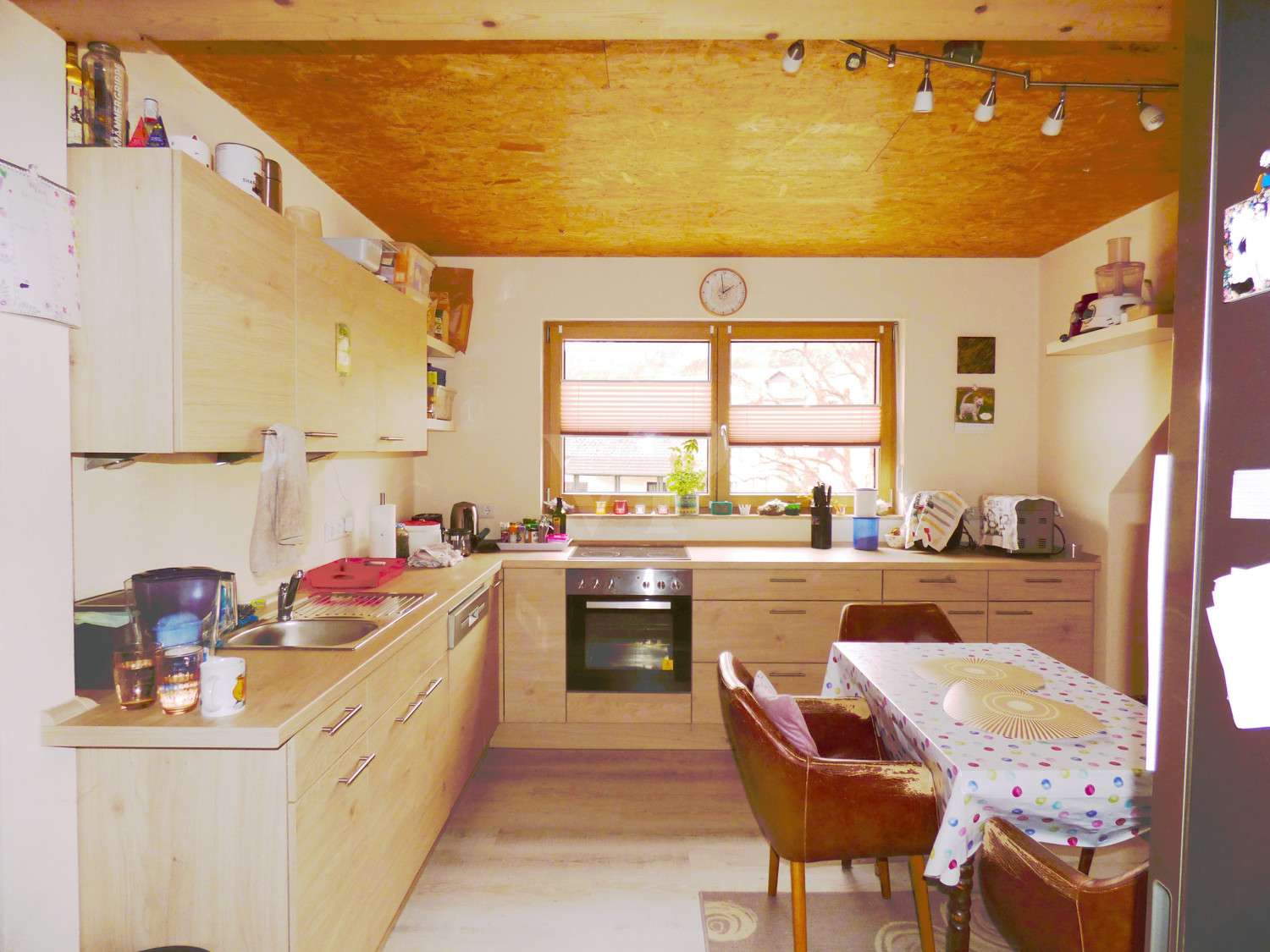 Immobilie in Kinding - Preisreduzierung:
Wohnraum satt!
Einfamilienhaus, Dachgeschosswohnung, angeschlossener Gasthof mit - Bild 9