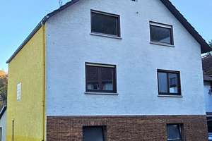 Sanierungsbedürftiges Haus mit Stellplatz und Garage in ruhiger, idyllischer Lage – Die vollständige Adresse der Immobilie erhältst du vom Anbieter., 64405 Fischbachtal – Vorschaubild 1