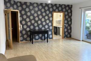 Gepflegte 2-Zimmer-Wohnung mit Terrasse und EBK in Heilbronn-Klingenberg – 74081 Klingenberg, Heilbronn – Vorschaubild 2