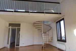 Helle freundliche 4-Zi.-DG-Maisonette Wohnung in ruhiger Grünlage