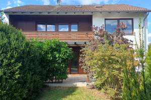 Großzügiges Wohnen auf großem Eigentumsgrundstück mit weiterem Baupotenzial