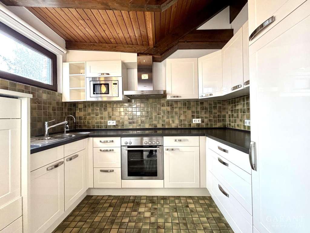 Immobilie in Weil der Stadt - Großzügige 5 Zimmer-Maisonette-Wohnung mit Galerie, Kamin und zwei Balkonen mit herrlichem Ausblick - Bild 1