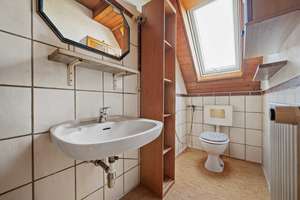 Wohnhaus mit Potenzial: zwei Doppelhaushälften in Münsingen – Die vollständige Adresse der Immobilie erhältst du vom Anbieter., 72525 Münsingen – Vorschaubild 9