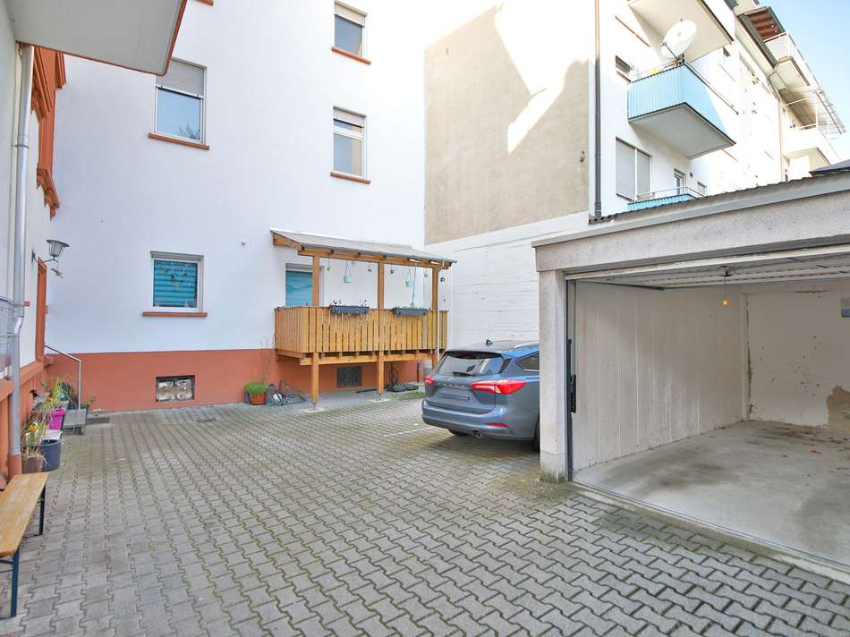 Eingangsbereich + Garage