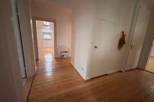 Dachetage in Stilaltbauvilla am Kurpark! 4 ZKB - 117 m² mit Dielen + EBK  € 1.600,- + NK – Die vollständige Adresse der Immobilie erhältst du vom Anbieter., 65193 Nordost, Wiesbaden – Vorschaubild 3