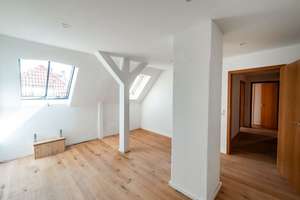 Elegante 4-Zimmer-Dachgeschosswohnung mit Charme – Lichtdurchflutet in Esslingen – Die vollständige Adresse der Immobilie erhältst du vom Anbieter., 73728 Innenstadt, Esslingen am Neckar – Vorschaubild 2