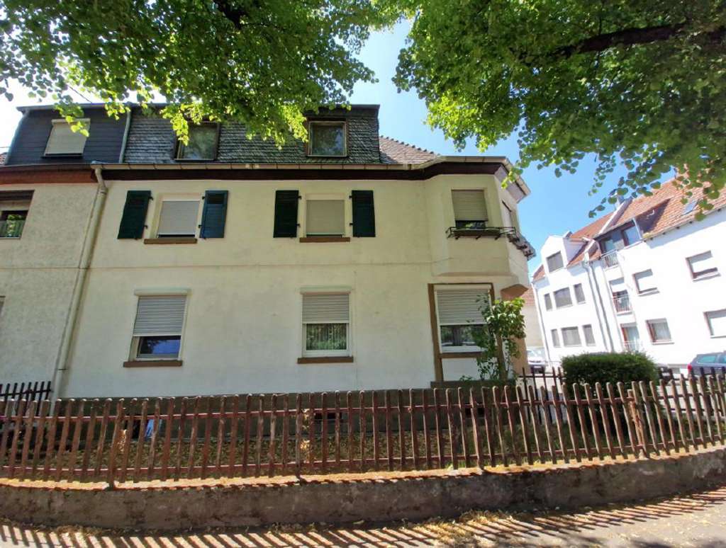 Immobilie in Ludwigshafen am Rhein - Charmante Dachgeschosswohnung mit 3 Zimmern in LU-Oppau – Ideal für Singles, Paare & kleine Familien - Bild 1