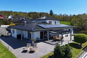30 min. von Wetzlar, neuwertiger Chalet-Bungalow am Aartalsee – Die vollständige Adresse der Immobilie erhältst du vom Anbieter., 35583 Wetzlar – Vorschaubild 1