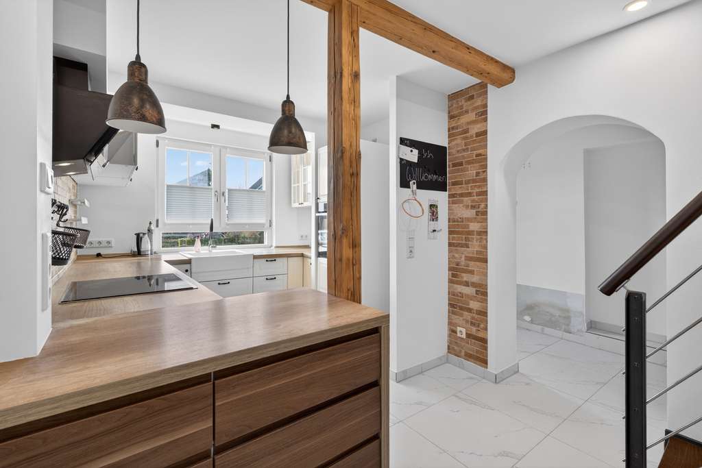 Immobilie in Güglingen - Modernes Einfamilienhaus mit Gewölbekeller - Bild 1