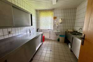 Platz für Familie, Mieter oder Ideen: 3 Wohnungen + Ladengeschäft + Gewerbe auf großem Grundstück – Die vollständige Adresse der Immobilie erhältst du vom Anbieter., 94375 Stallwang – Vorschaubild 29