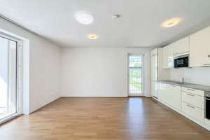 Sofort bezugsfrei: Neuwertige 2-Zimmer-Wohnung mit überdachtem Balkon inkl. Garagenstellplatz!