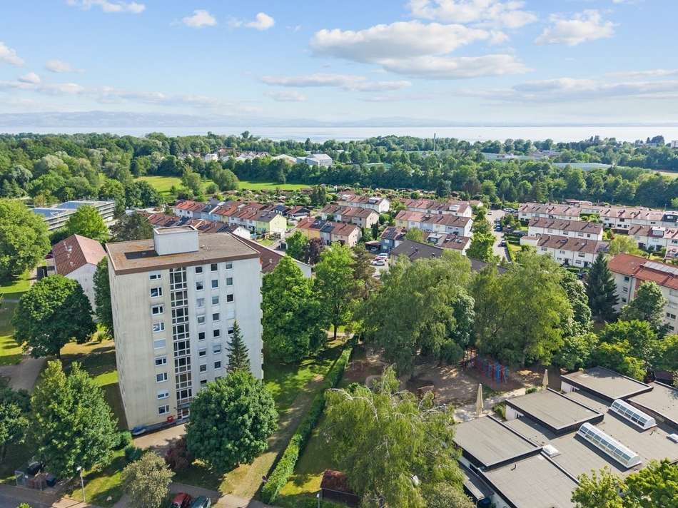 Hausansicht mit Umgebungsbebau