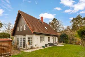 Schönes Einfamilienhaus mit Einliegerwohnung am Stölpchensee – Die vollständige Adresse der Immobilie erhältst du vom Anbieter., 14109 Wannsee, Berlin – Vorschaubild 1