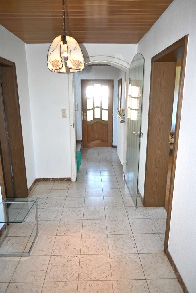 Immobilie in Urschmitt - Freistehendes Einfamilienhaus mit großer Garage und sehr schönem Garten. - Bild 3