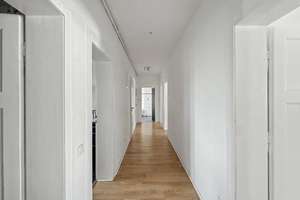 Wunderschöne 4-Zimmer-Altbauwohnung zum direkten Einzug in Frankfurt-Fechenheim – 60386 Fechenheim, Frankfurt am Main – Vorschaubild 2
