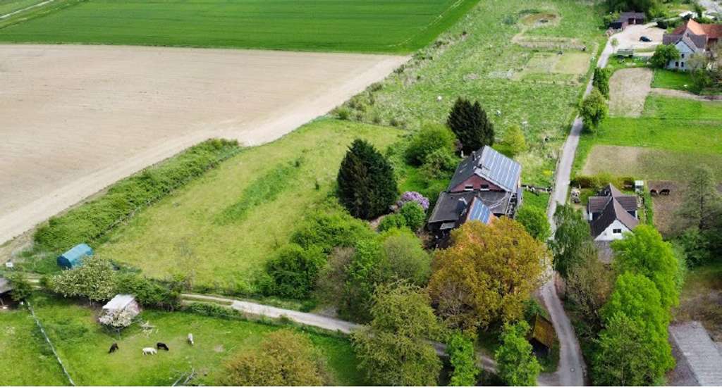 Immobilie in Hessisch Oldendorf - Kapitalanlage: Vermietetes Mehrfamilienhaus mit Photovoltaik, Wärmepumpe und großem Grundstück - Bild 1