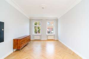 Altbau-Juwel am Comeniusplatz: jetzt indoor-Drohnenflug mit überraschender Raumaufteilung ansehen – Die vollständige Adresse der Immobilie erhältst du vom Anbieter., 10243 Friedrichshain, Berlin – Vorschaubild 8
