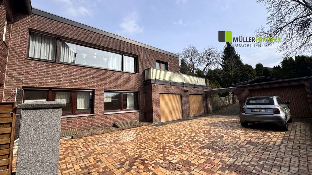 Immobilie in Eschweiler - Attraktives Zweifamilienhaus mit schönem Grundstück und 3 Garagen - Bild 3