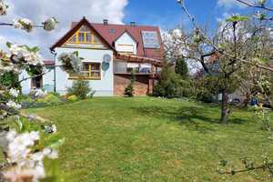 Idyllisch gelegenes Haus mit tollem Garten & Garage, perfekt für Handwerker! – Ansbach (Kreis) – Vorschaubild 1