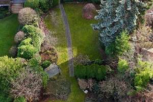 Freistehendes Einfamilienhaus mit großem Garten