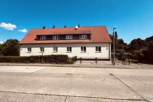 Gepflegter Reihenhausblock mit drei vermieteten Einheiten und großem Grundstück