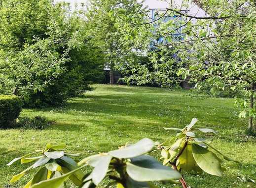 In unmittelbarer Nähe zum Südpark - Herrliches Grundstück mit hohem Baurecht in ruhiger Lage