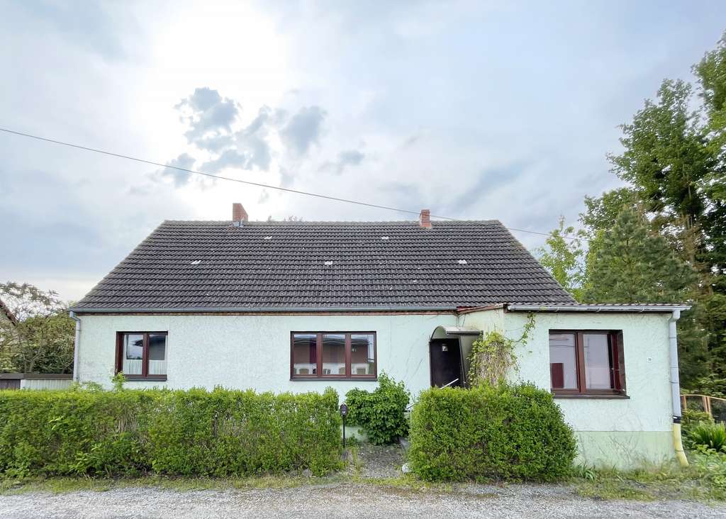 Immobilie in Brüssow - Ruhig gelegenes Einfamilienhaus mit großem Grundstück (ca. 6.000 m²) in der Uckermark  - Bild 0