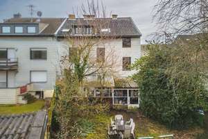 Eilendorf!
Großes, modernisierungsbedürftiges 2-Familienhaus mit Garage und mehreren Stellplätzen – Die vollständige Adresse der Immobilie erhältst du vom Anbieter., 52080 Eilendorf, Aachen – Vorschaubild 2