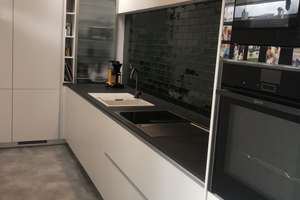 Wunderschöne Wohnung mit 4 Zimmern sowie Dachterrasse und EBK in Nürnberg, zentral und doch ruhig 