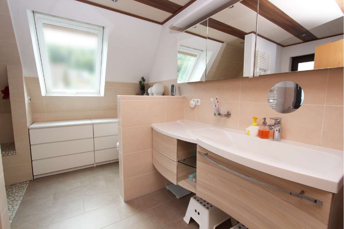 Immobilie in Flörsbachtal - Hochwertig saniertes Einfamilienhaus - Bild 3