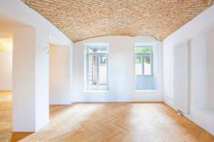 AIGNER - Charmante 3-Zimmer-Tiefparterrewohnung mit Gartenhof in historischem Altbau – Die vollständige Adresse der Immobilie erhältst du vom Anbieter., 80796 Neuschwabing, München – Vorschaubild 3