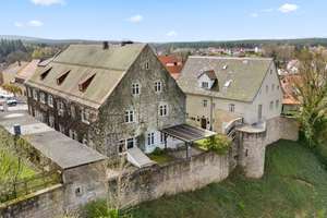 Historisches Schmuckstück! Wohnhaus in zentraler Innenstadtlage mit denkmalgeschütztem Fabrikgebäude – Die vollständige Adresse der Immobilie erhältst du vom Anbieter., 95473 Creußen – Vorschaubild 3