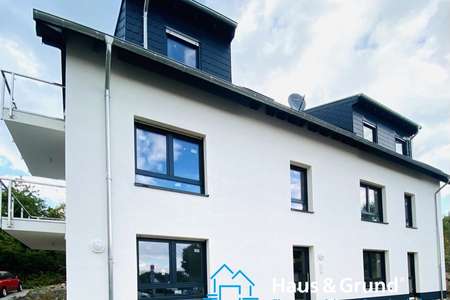 *** Energieeffizienter Neubau mit 6 Wohnungen - Terrassen und Balkone mit Aussicht ins Grüne ***