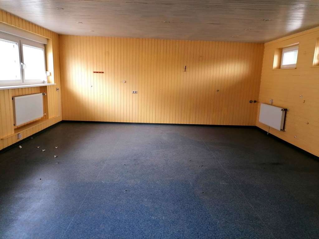 Zweibrücken: Gewerbegebäude mit eigenem Schwimmbad und 2 Saunen