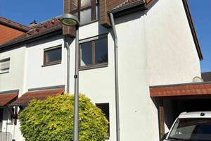 Viel Platz für Ihre Ideen: Großzügiges Haus in Köln-Rondorf