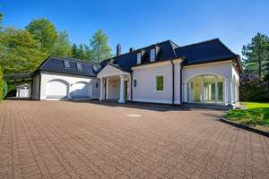 Großzügige Villa auf seltenem Grundstück in Grünwald – Die vollständige Adresse der Immobilie erhältst du vom Anbieter., 82031 Grünwald – Vorschaubild 3