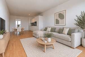 Weitblick inklusive: Moderne 4-Zimmer-Wohnung mit EBK & Süd-Balkon in Neupasing