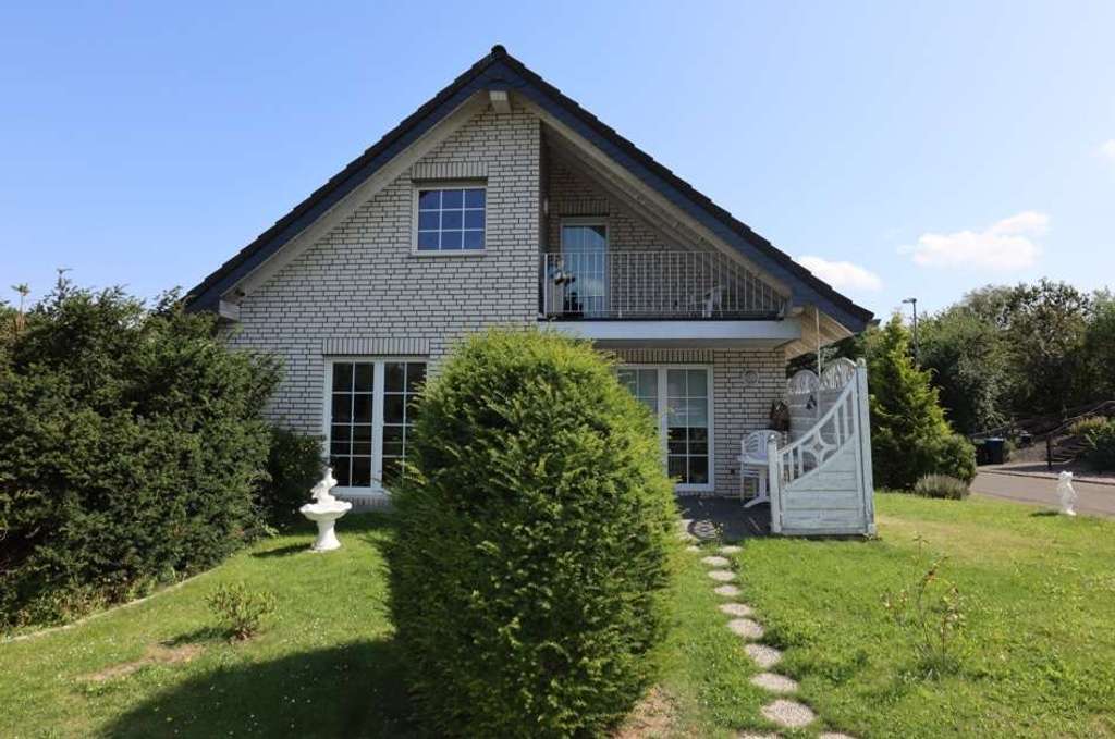 Immobilie in Dahlem - Gepflegtes Einfamilienhaus mit Garage und Garten, Schmidtheim (12) - Bild 2