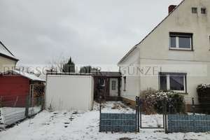 Doppelhaushälfte mit Anbau, Garage und Garten in Bremen!