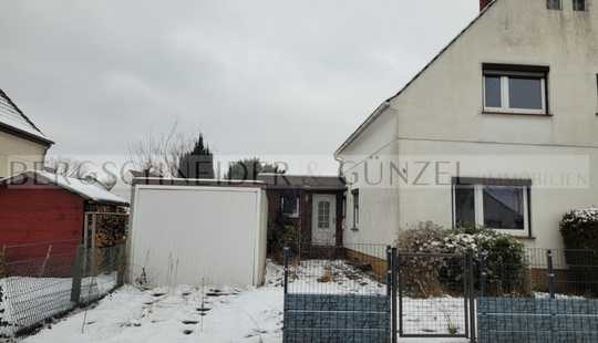 Bild von Doppelhaushälfte mit Anbau, Garage und Garten in Bremen!