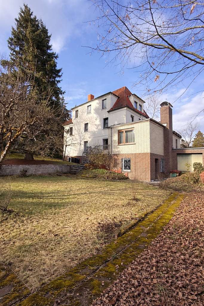 Immobilie in Bad Hersfeld - Investieren & Vermieten: 3 Wohneinheiten auf 800 m² Grundstück und 290m² Wohnfläche - Bild 2