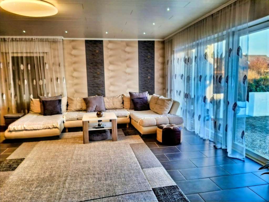 Immobilie in Ehra-Lessien - Familienfreundliches Haus in ruhiger Wohnlage.
Knisternder Kamin im Winter und sonnenverwöhnte Terr - Bild 2