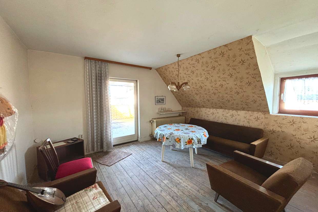 Immobilie in Mainaschaff - SANIERUNGSBEDÜRFTIGES 1-2 FAMILIENHAUS MIT TERRASSE, GARTEN UND GARAGE IN SEHR GUTER LAGE VON  - Bild 4