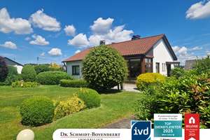 Tolles Einfamilienhaus im Bungalowstil mit wunderschönem parkähnlichen Gartengrundstück in Weitefeld – Die vollständige Adresse der Immobilie erhältst du vom Anbieter., 57586 Weitefeld – Vorschaubild 1