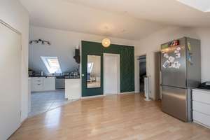Lichtdurchflutete 3–4-Zi. im Dachgeschoss mit Südbalkon & Stellplatz – frei werdend in KA-Palmbach – Die vollständige Adresse der Immobilie erhältst du vom Anbieter., 76228 Palmbach, Karlsruhe – Vorschaubild 3