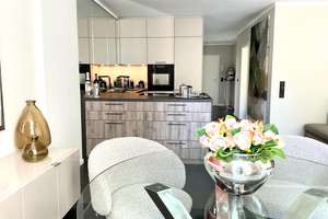 Exklusiv möblierte Designwohnung mit Balkon und Tiefgaragenstellplatz in begehrter Lage von Wiesbade