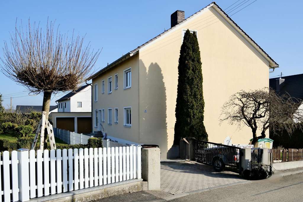 Immobilie in Harburg (Schwaben) - Zweifamilienhaus in Harburg/Mündling mit vielseitigen Nutzungsmöglichkeiten - Bild 2